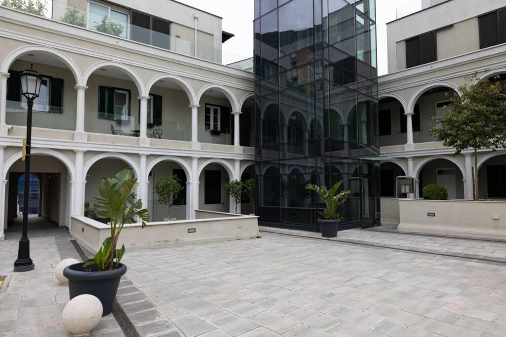 Charming Colonial Flat In Historic Building Apartment Гибралтар Екстериор снимка